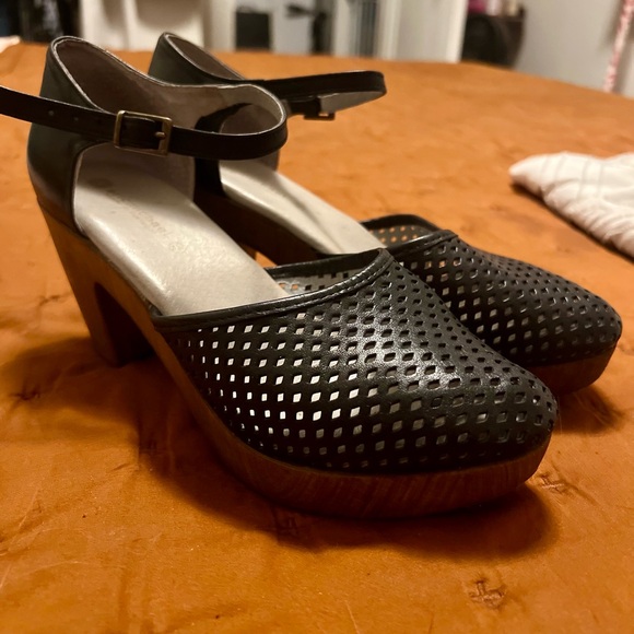 Eric Michael Black Leather and Wood Clog Heels - Picture 4 of 10